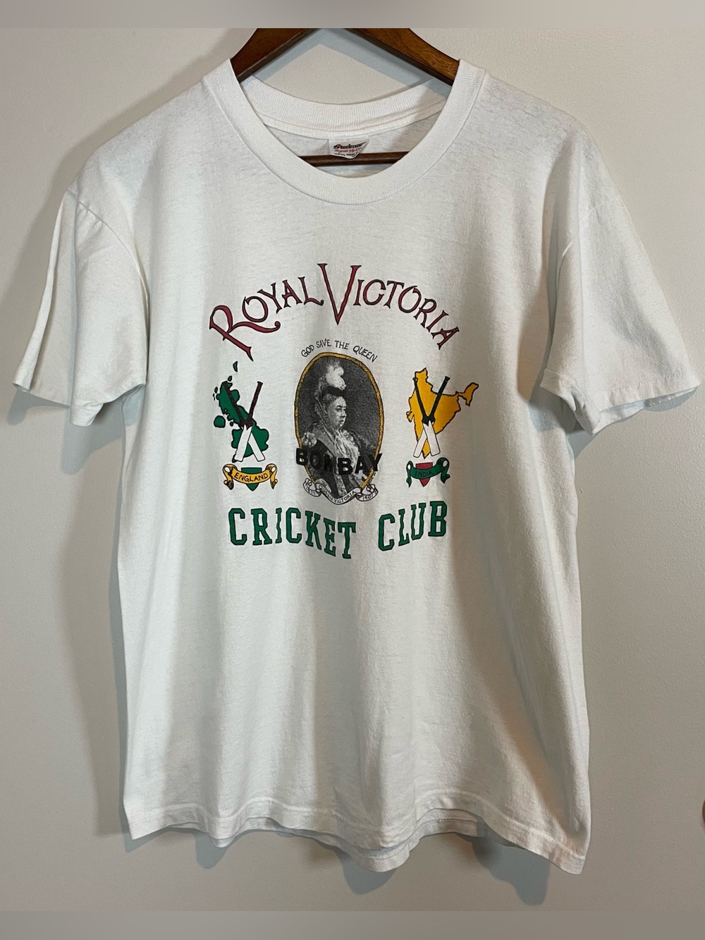 Vintage 80s Royal Victoria Cricket Club Bombay Queen Victoria White Thin T-shirt